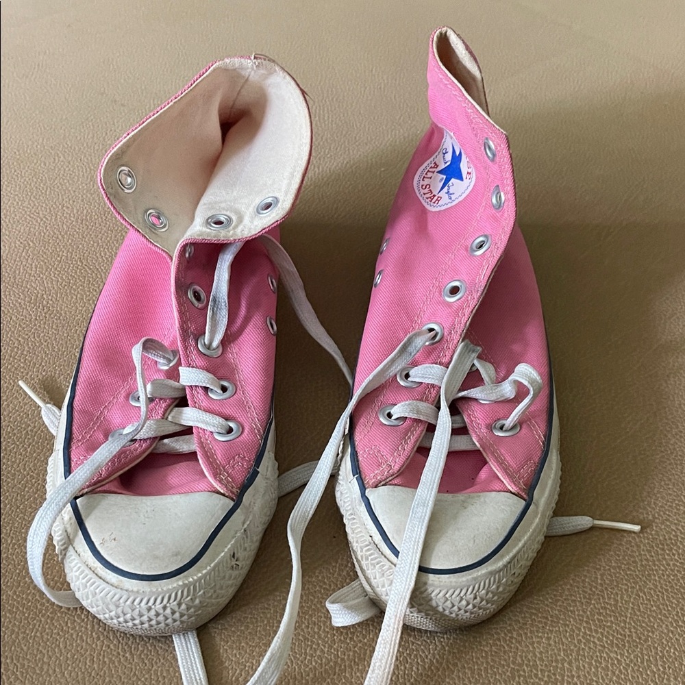 Converse women’s vintage 1986 Pink Canvas Sneakers